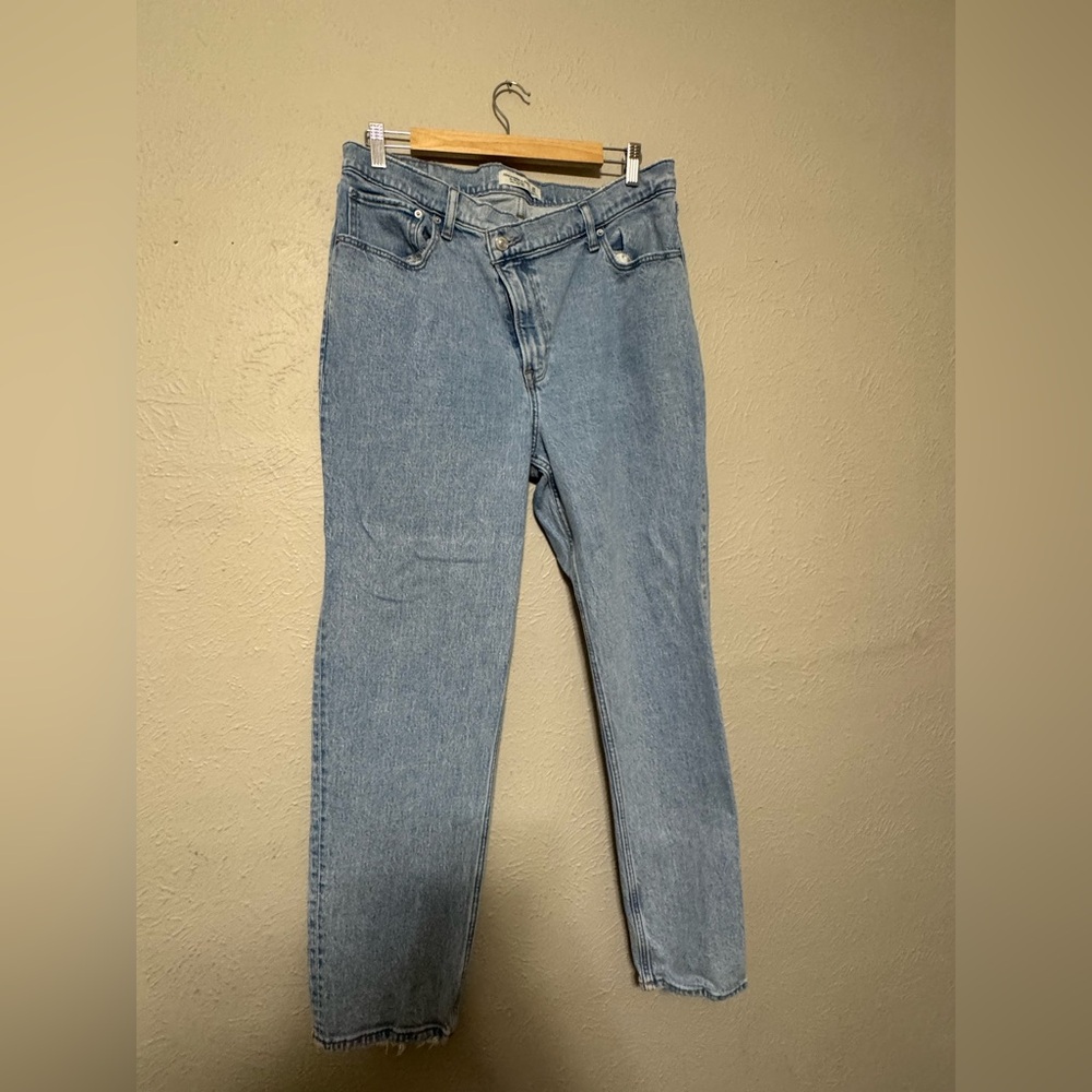 Abercrombie 90s Straight Ultra High Rise